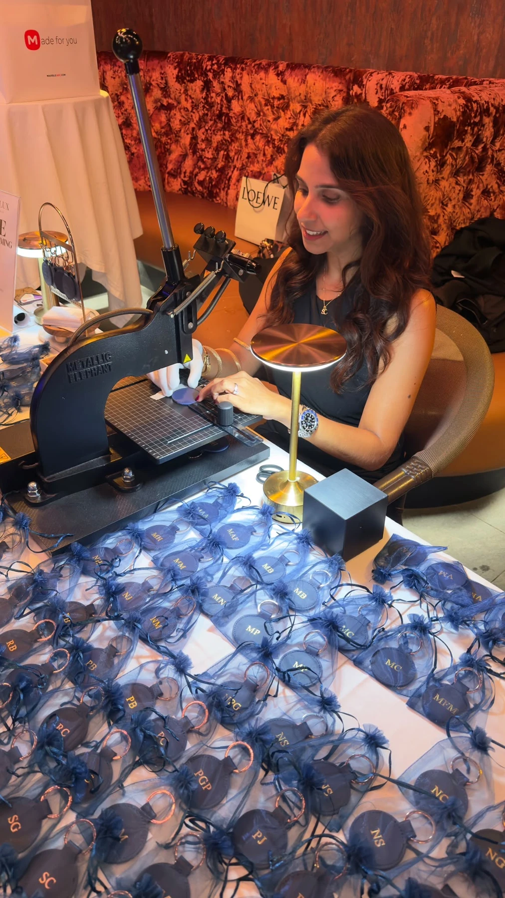 Shai personalising keyrings live at an event